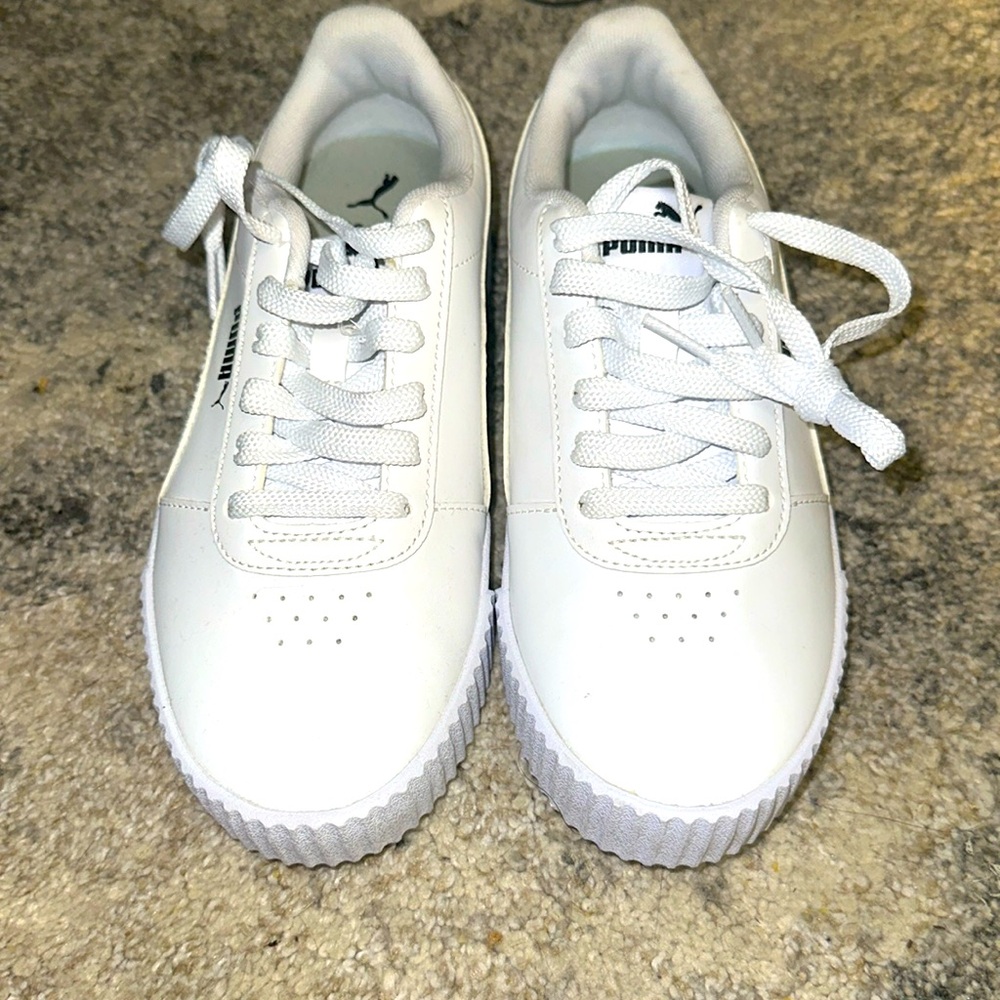 Women’s puma all white sneakers